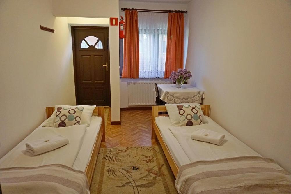 Osrodek Wczasowy Gron Placowka Buitenkant foto
